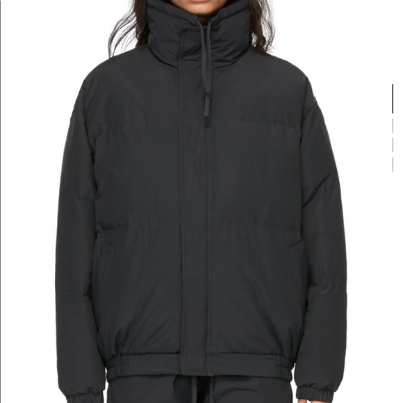 Essentials puff - Picture 1 of 6